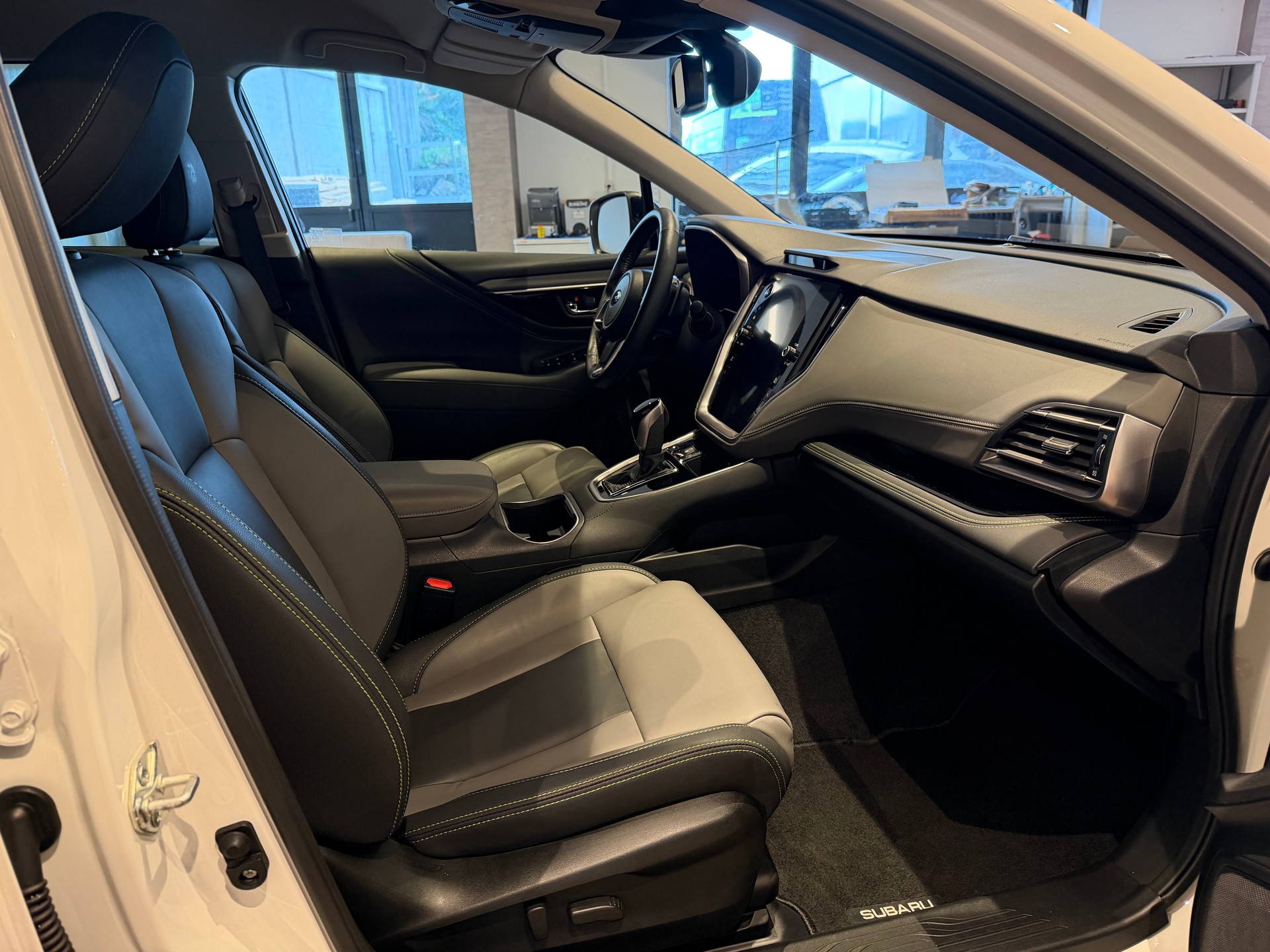 SUBARU Outback 2.5i Crossroad-image-8