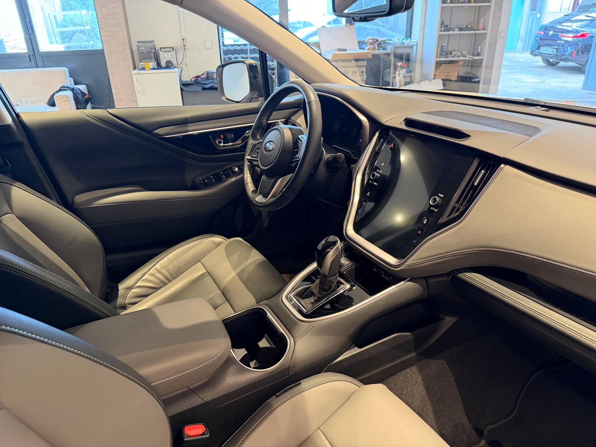 SUBARU Outback 2.5i Crossroad-image-9
