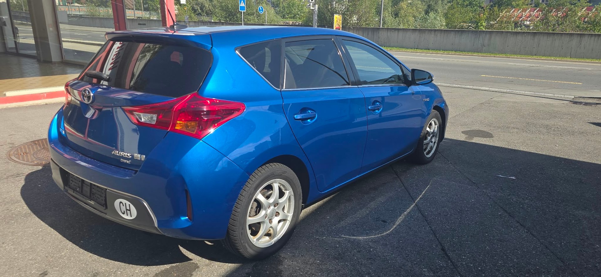 TOYOTA Auris 1.8 16V HSD Linea Luna-image-3