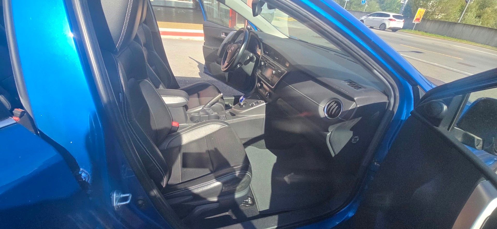 TOYOTA Auris 1.8 16V HSD Linea Luna-image-9