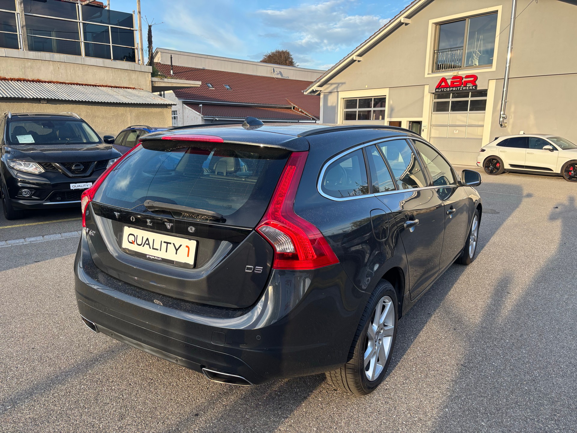 VOLVO V60 D5 Momentum Geartronic-image-4