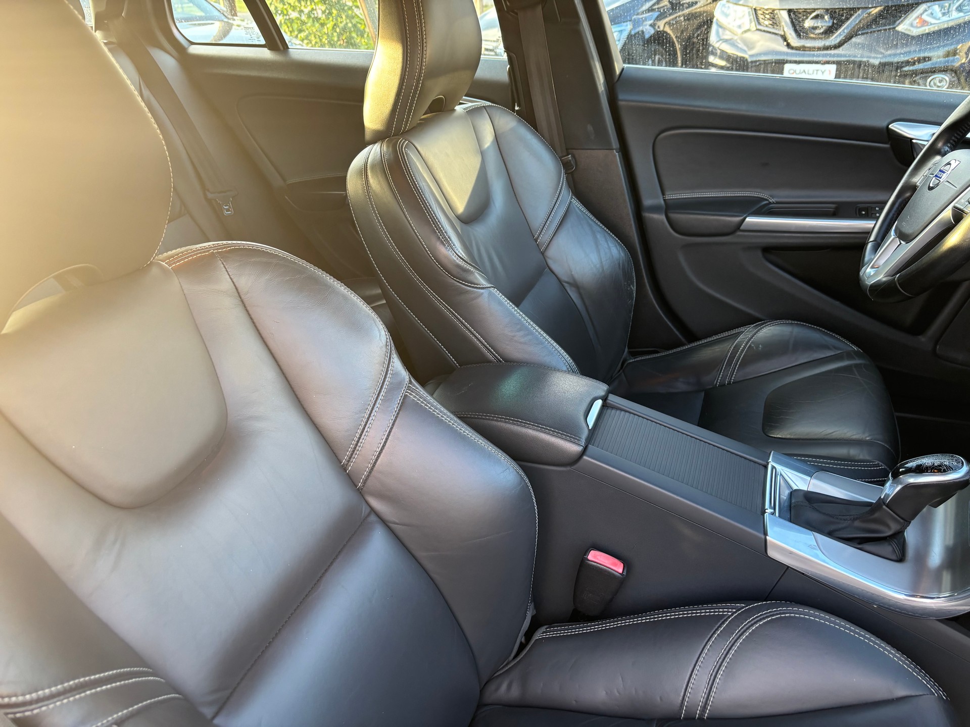 VOLVO V60 D5 Momentum Geartronic-image-7