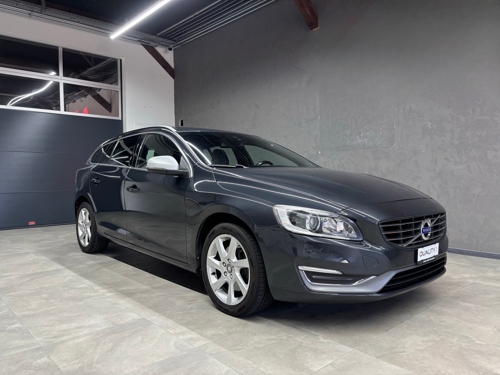 VOLVO V60 D5 Momentum Geartronic