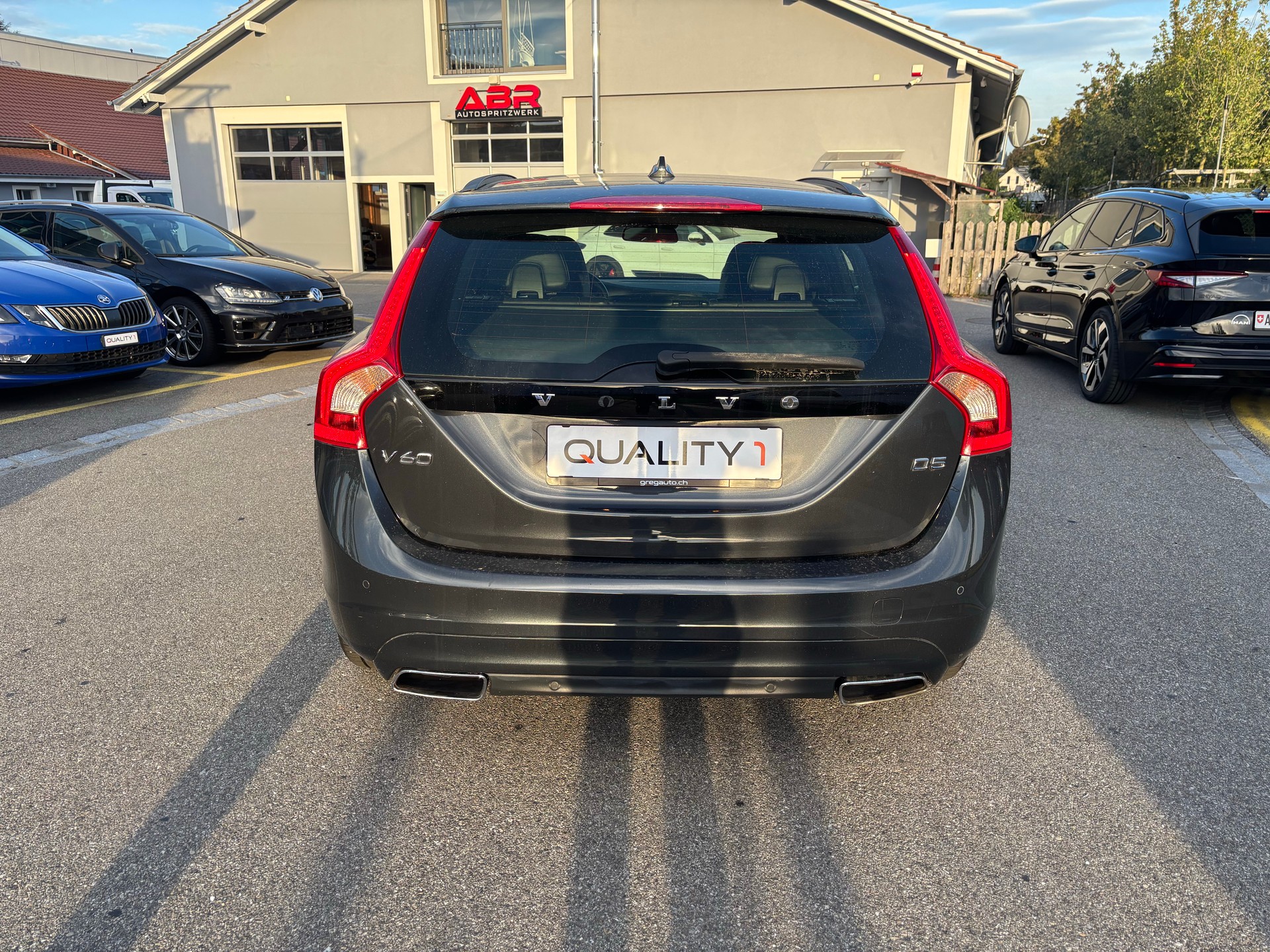 VOLVO V60 D5 Momentum Geartronic-image-3
