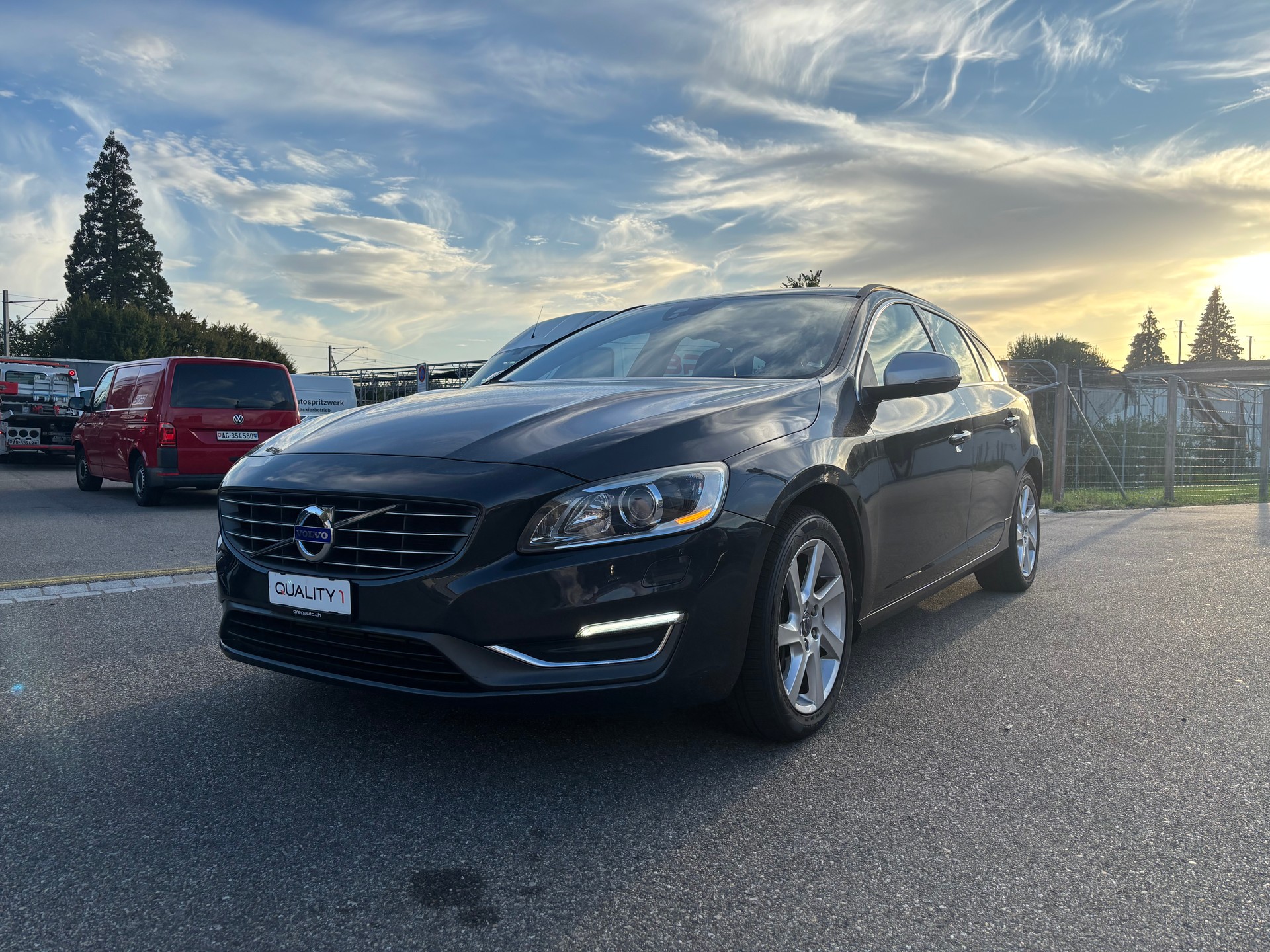 VOLVO V60 D5 Momentum Geartronic-image-0