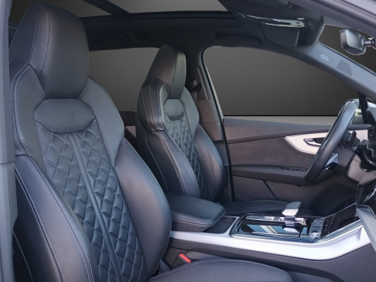 AUDI Q7 55 TFSI e qu Slin PHEV-image-7