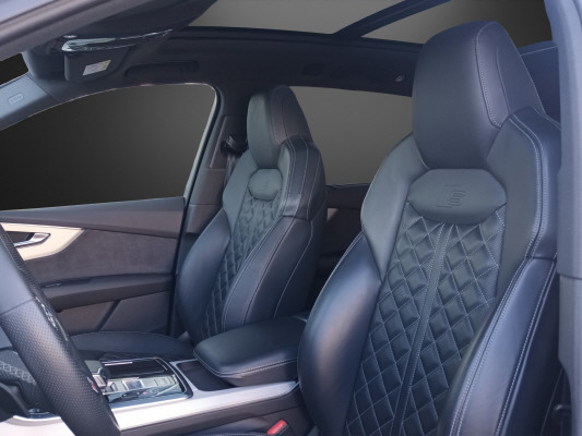 AUDI Q7 55 TFSI e qu Slin PHEV-image-6