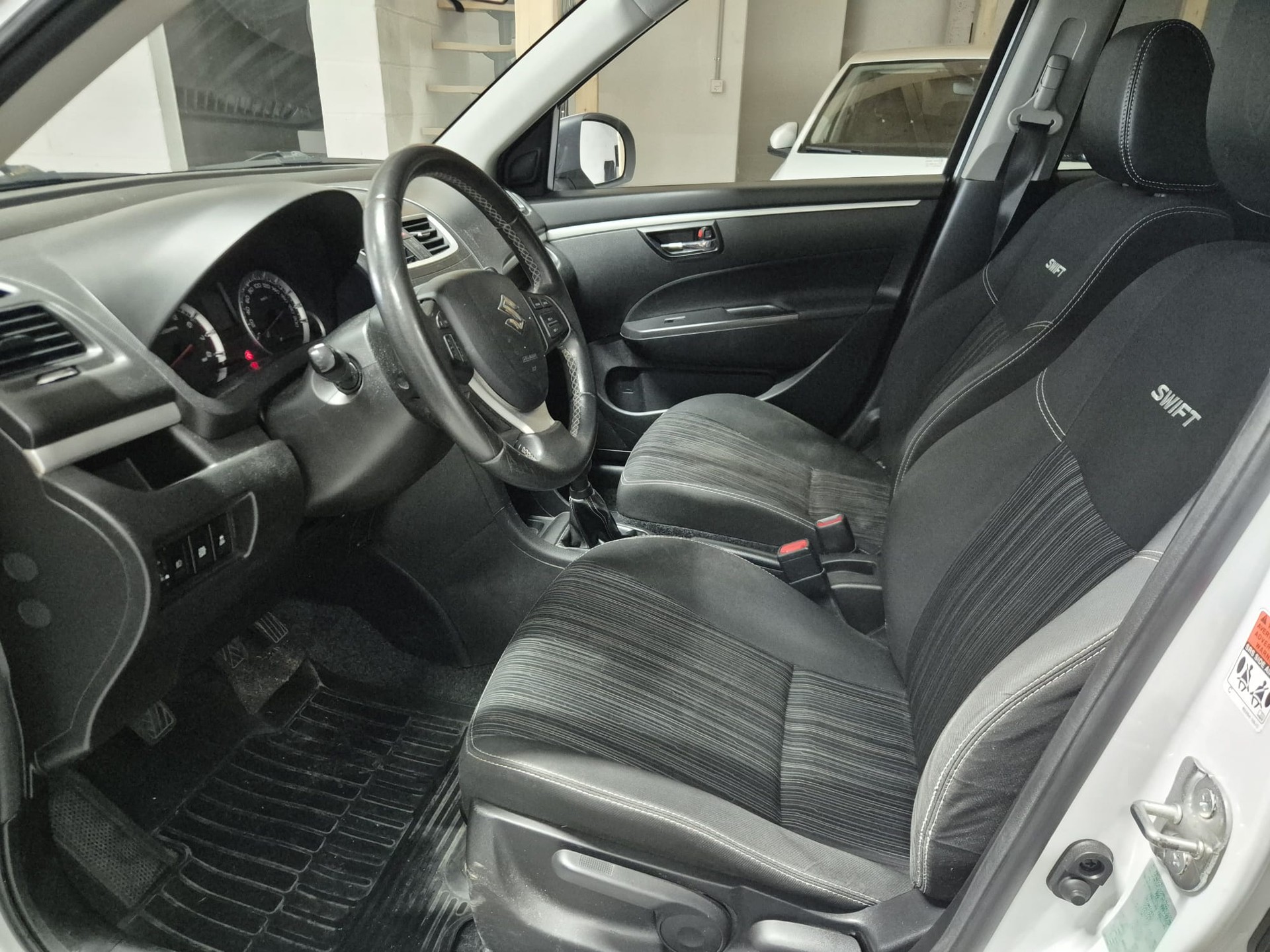 SUZUKI Swift 1.2i 16V GL 4x4-image-5
