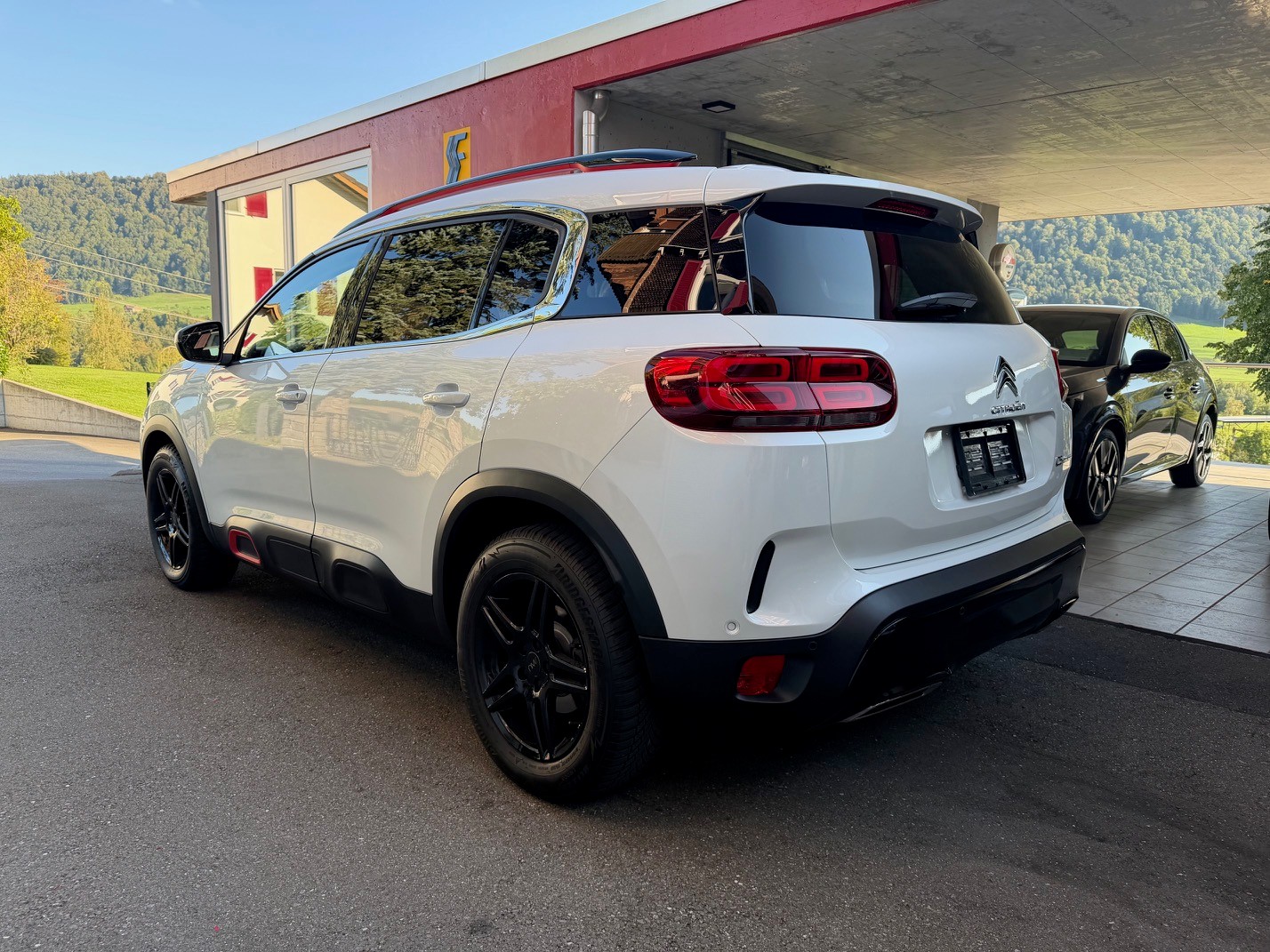 CITROEN C5 Aircross 1.6i PureTech Shine EAT8-image-2