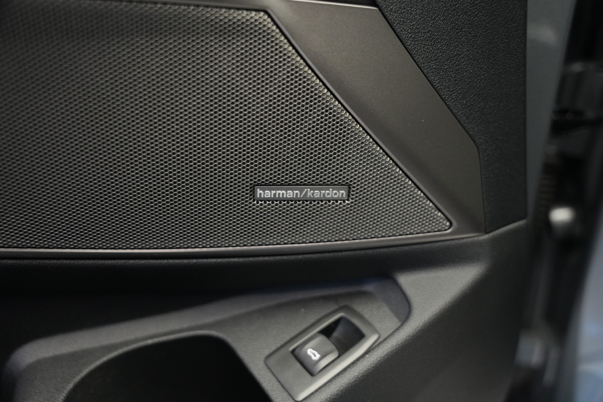 BMW M340d xDrive 48V Steptronic M Sport Pro *CH-Fahrzeug*-image-17