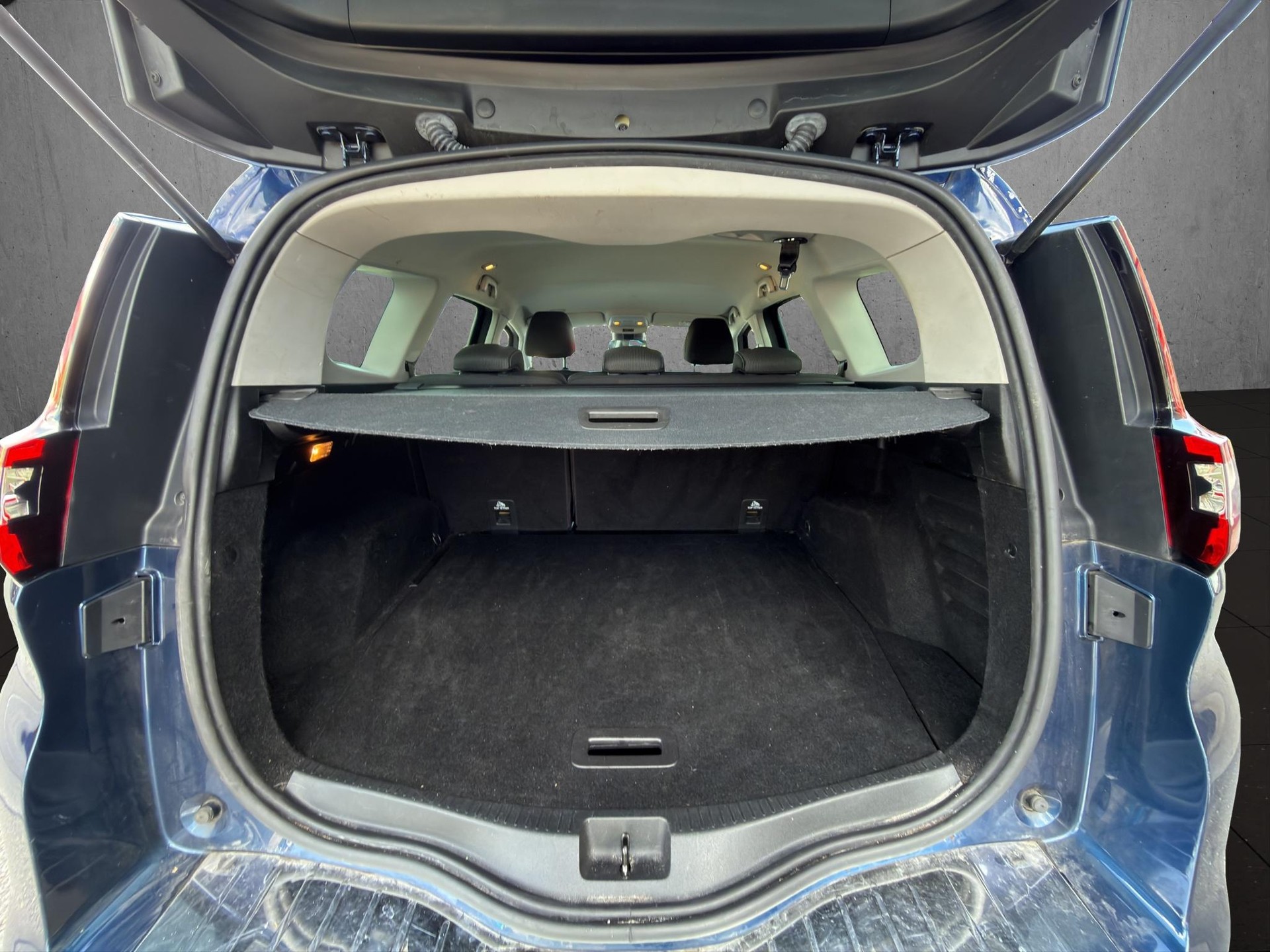 RENAULT Grand Scénic 1.3 TCe 140 Zen-image-11