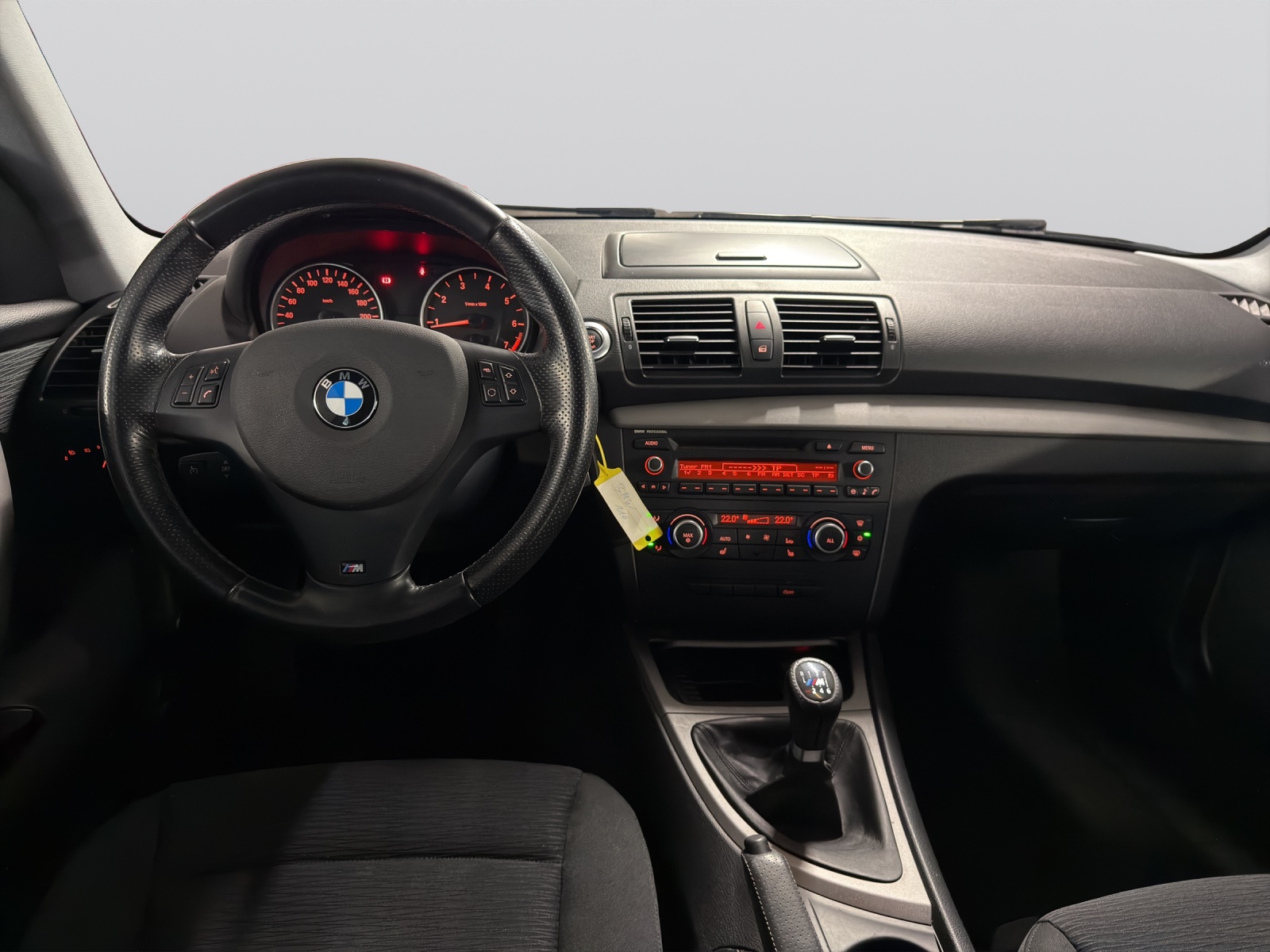 BMW 116i-image-12
