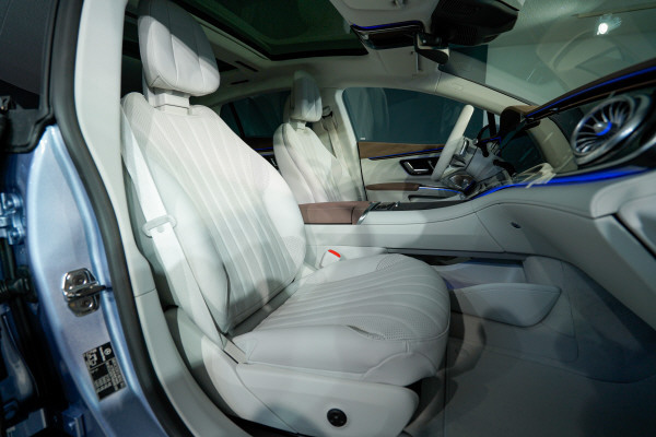 MERCEDES-BENZ EQS 500 4Matic AMG Line-image-7