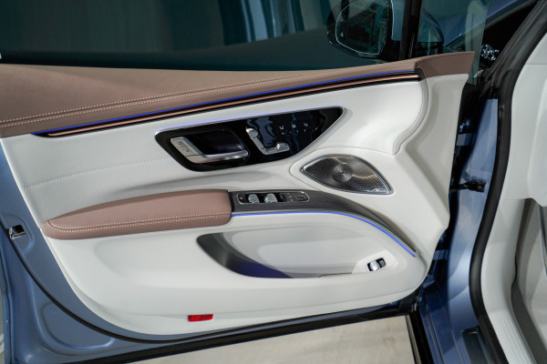 MERCEDES-BENZ EQS 500 4Matic AMG Line-image-9