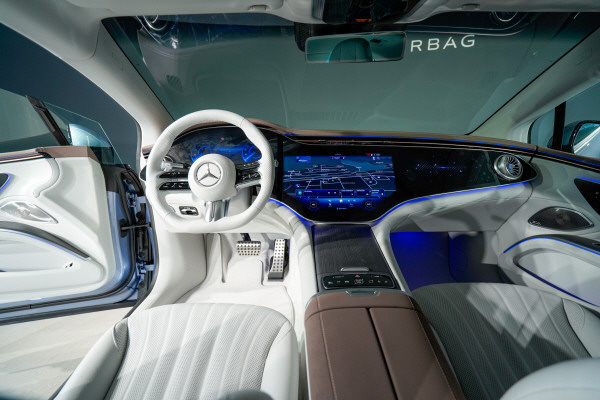MERCEDES-BENZ EQS 500 4Matic AMG Line-image-6