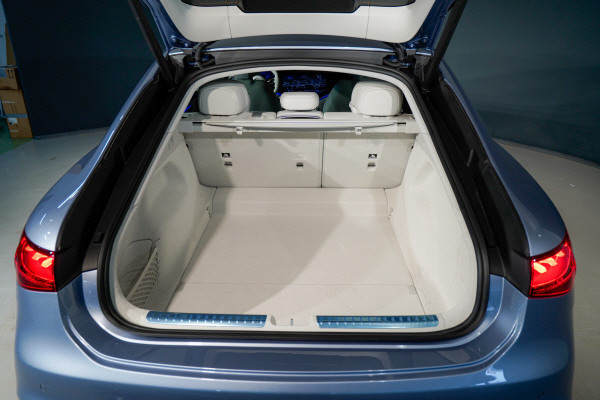 MERCEDES-BENZ EQS 500 4Matic AMG Line-image-10