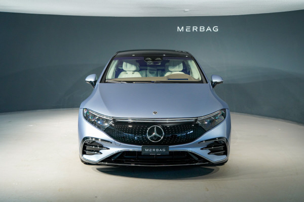 MERCEDES-BENZ EQS 500 4Matic AMG Line-image-1