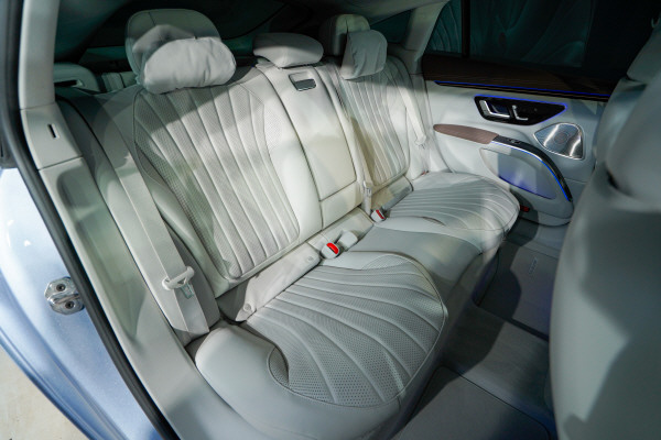 MERCEDES-BENZ EQS 500 4Matic AMG Line-image-8