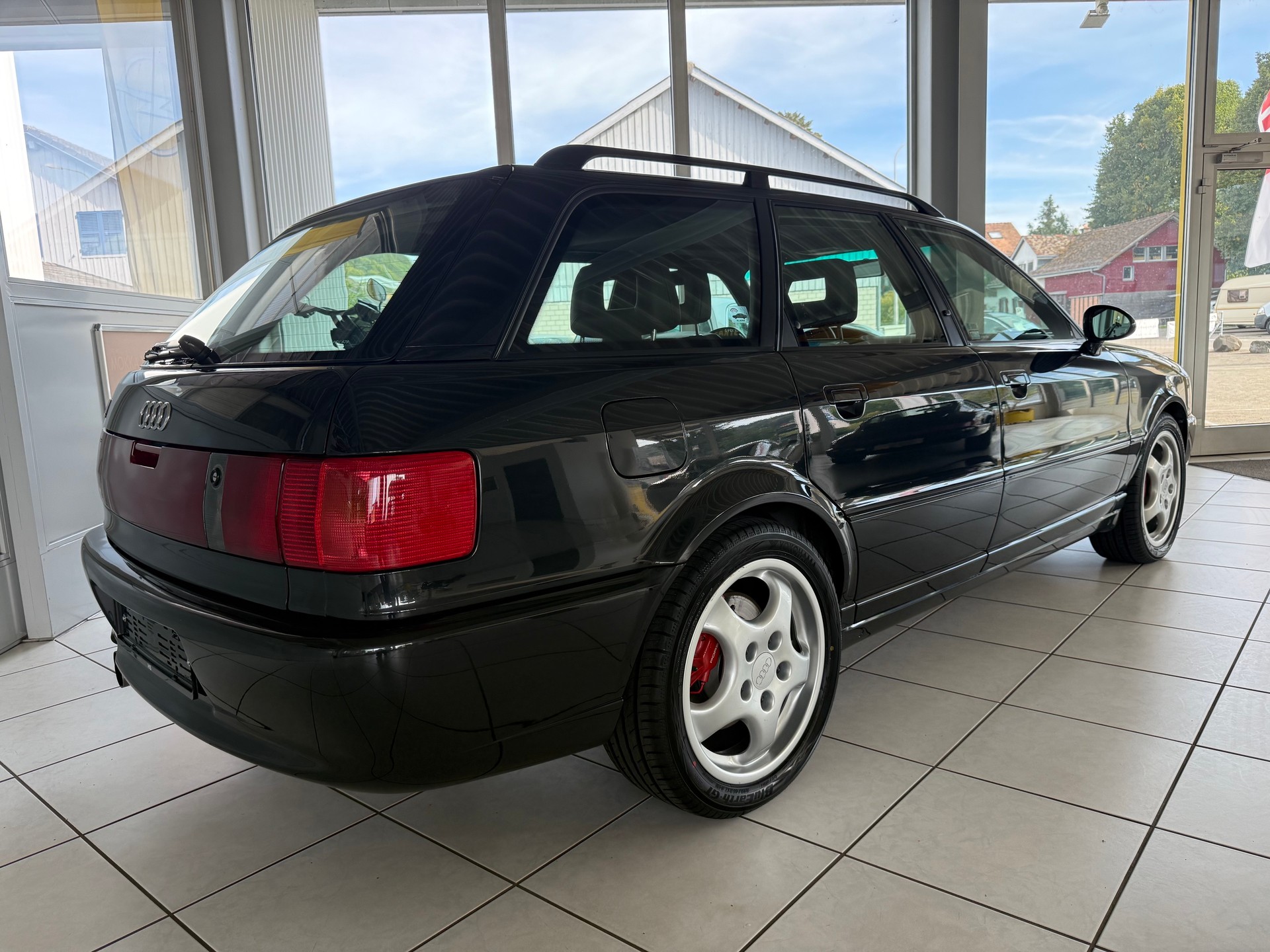 AUDI RS2-image-2
