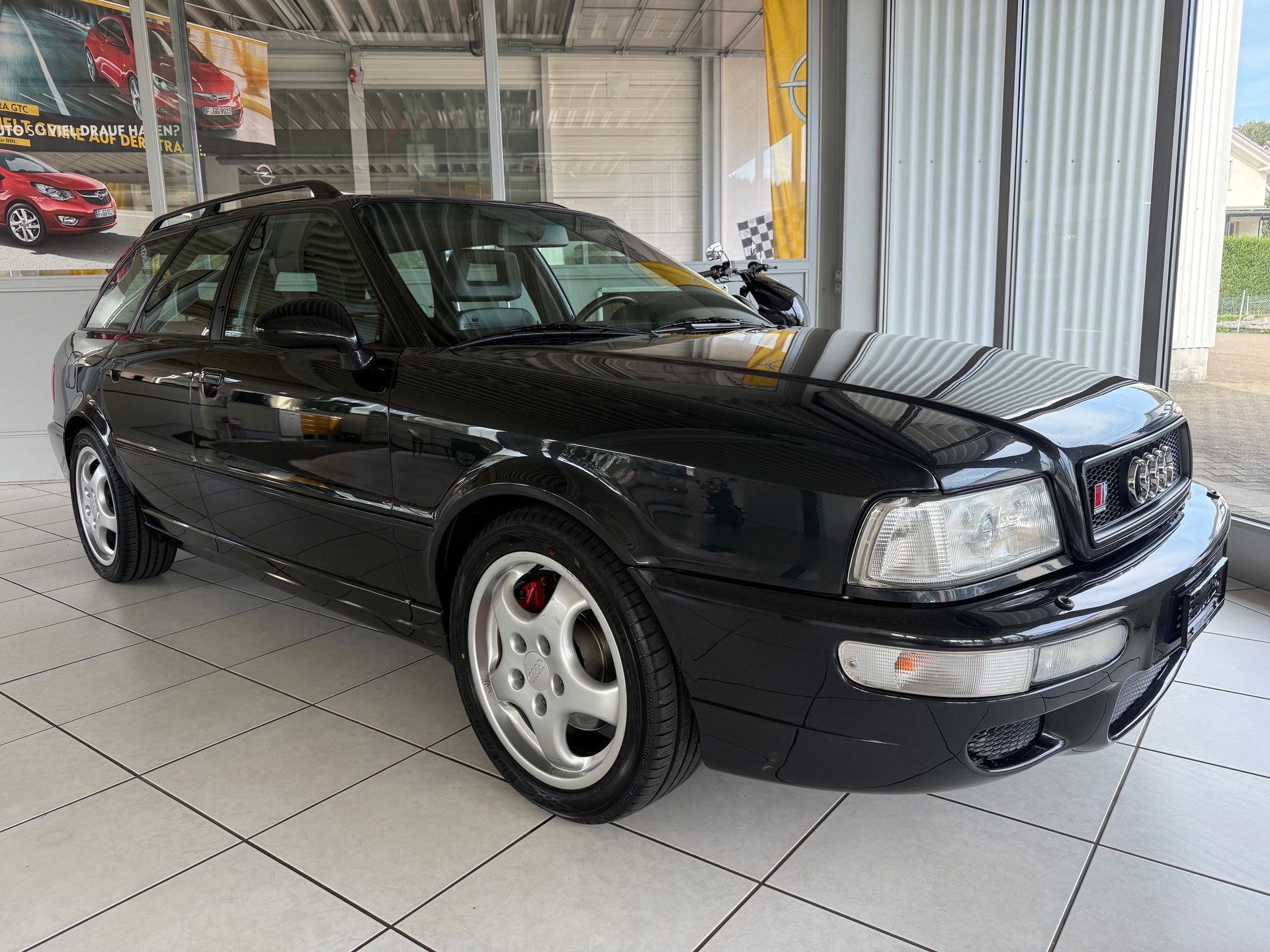 AUDI RS2-image-0