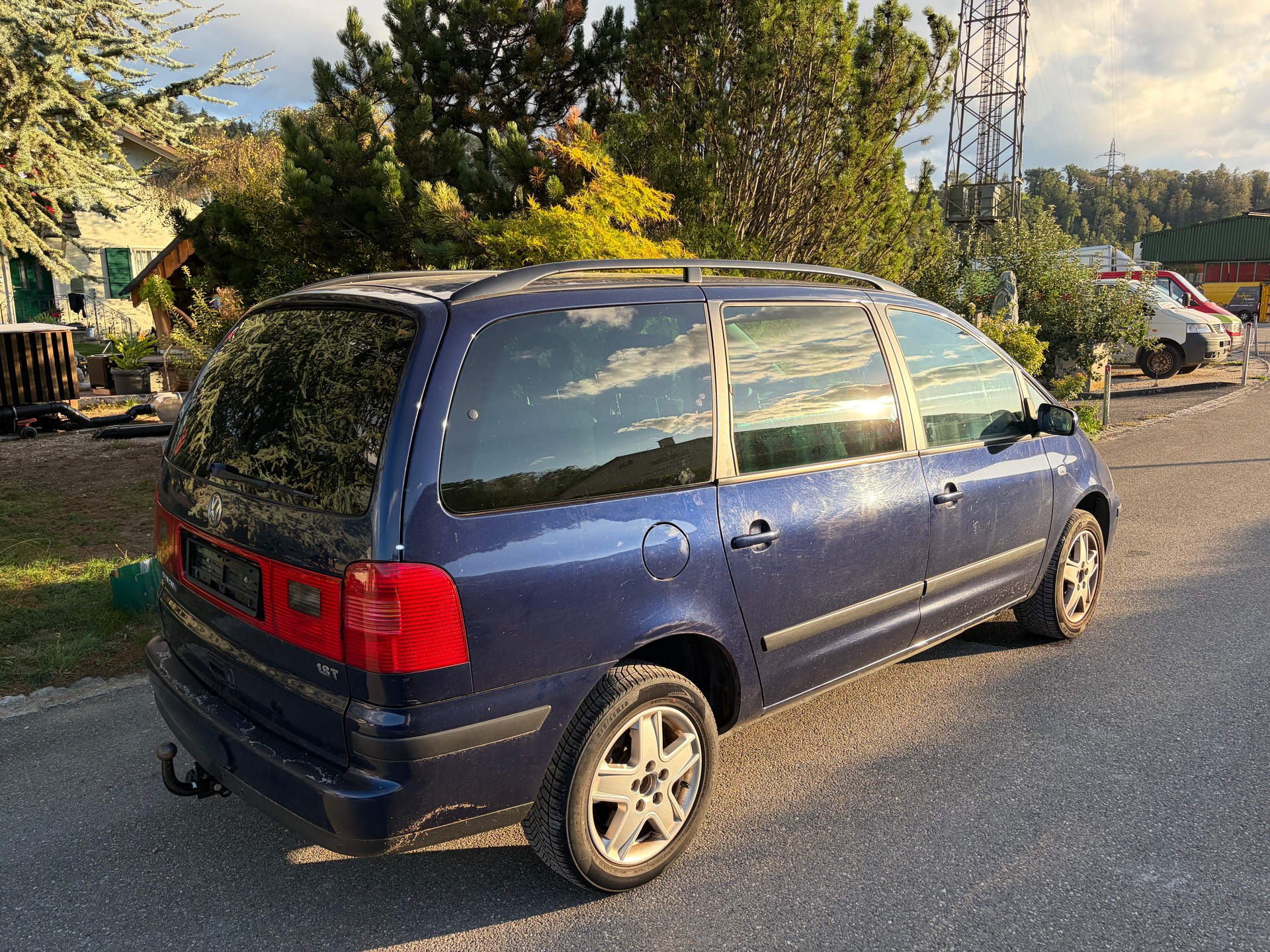 VW Sharan 1.8 T Highline-image-2