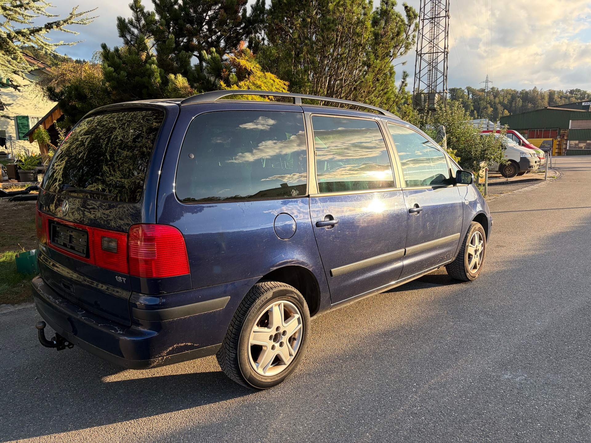 VW Sharan 1.8 T Highline-image-1