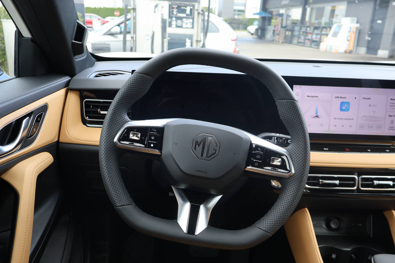 MG HS 1.5 Hybrid Luxury-image-11