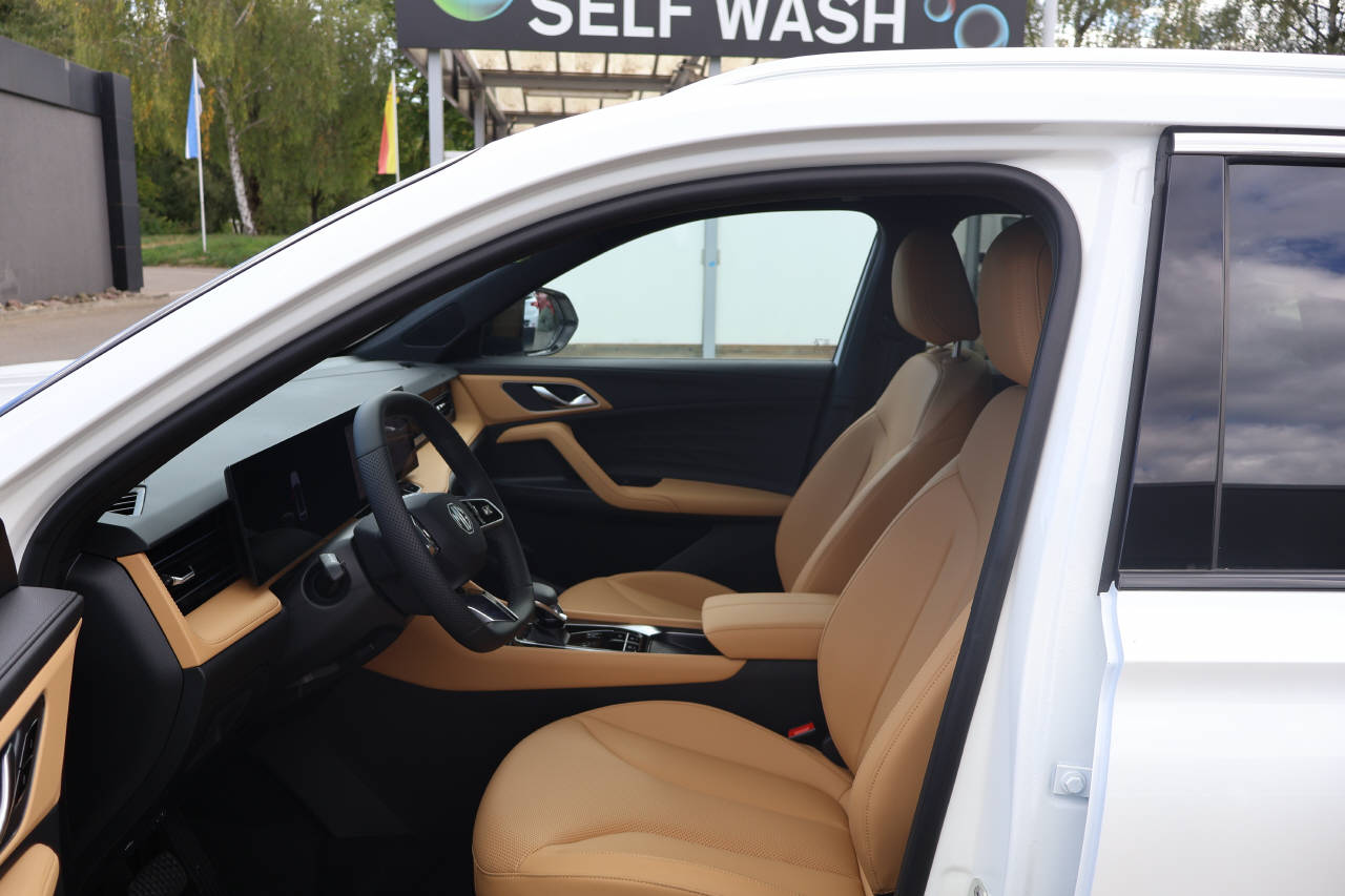 MG HS 1.5 Hybrid Luxury-image-12