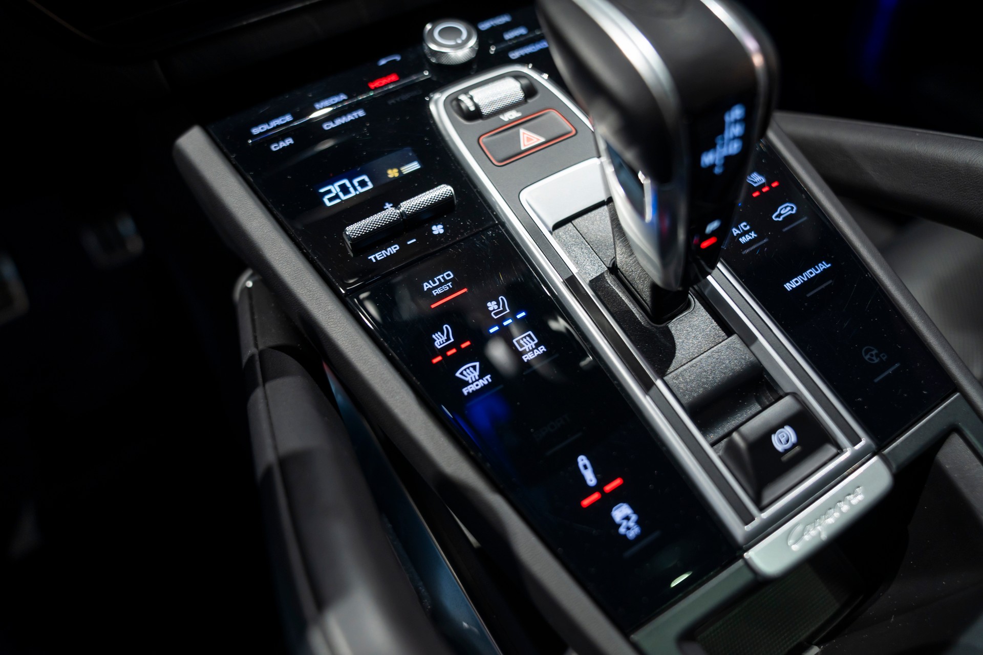 PORSCHE Cayenne Turbo S E-Hybrid-image-12