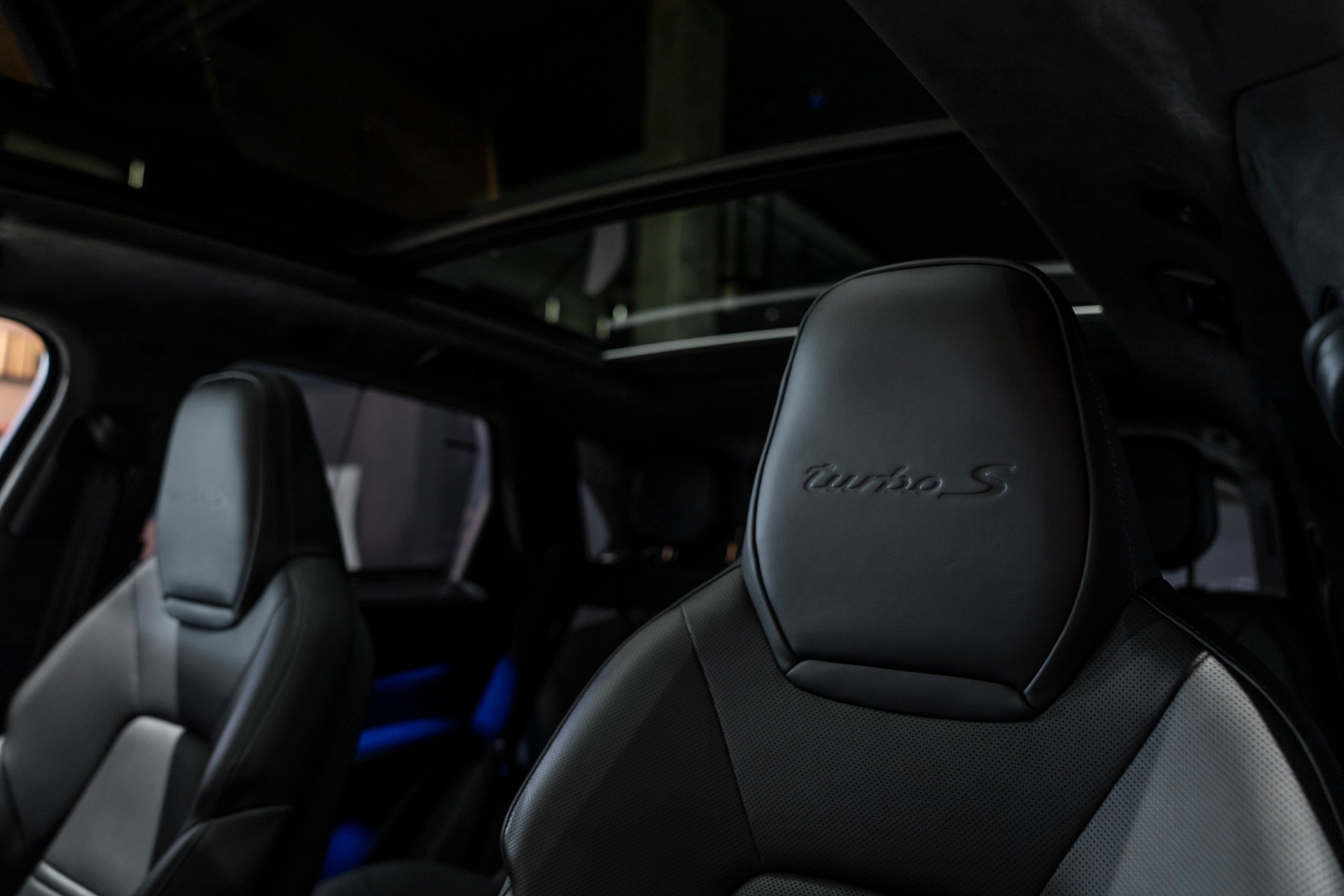 PORSCHE Cayenne Turbo S E-Hybrid-image-16