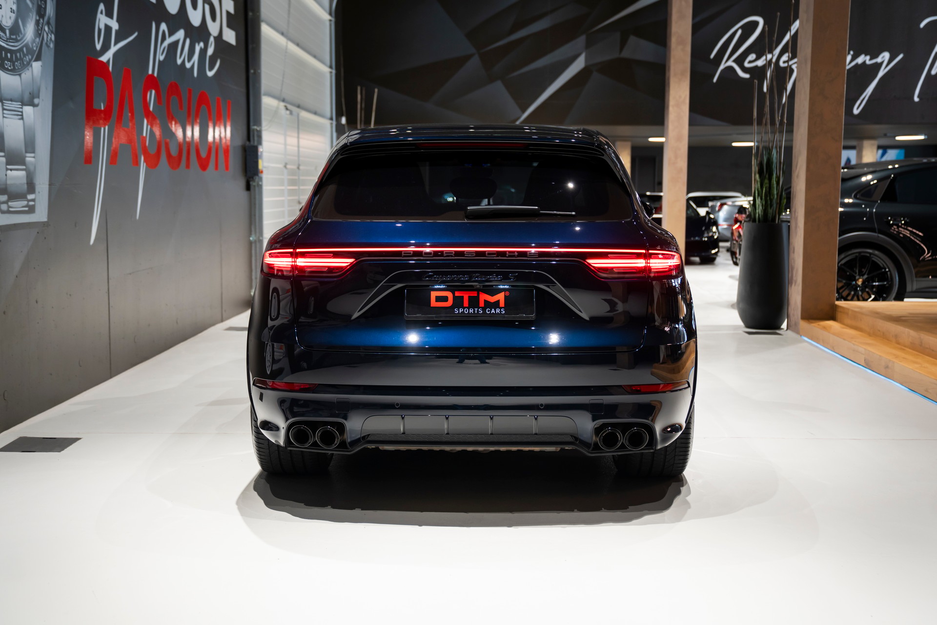 PORSCHE Cayenne Turbo S E-Hybrid-image-4