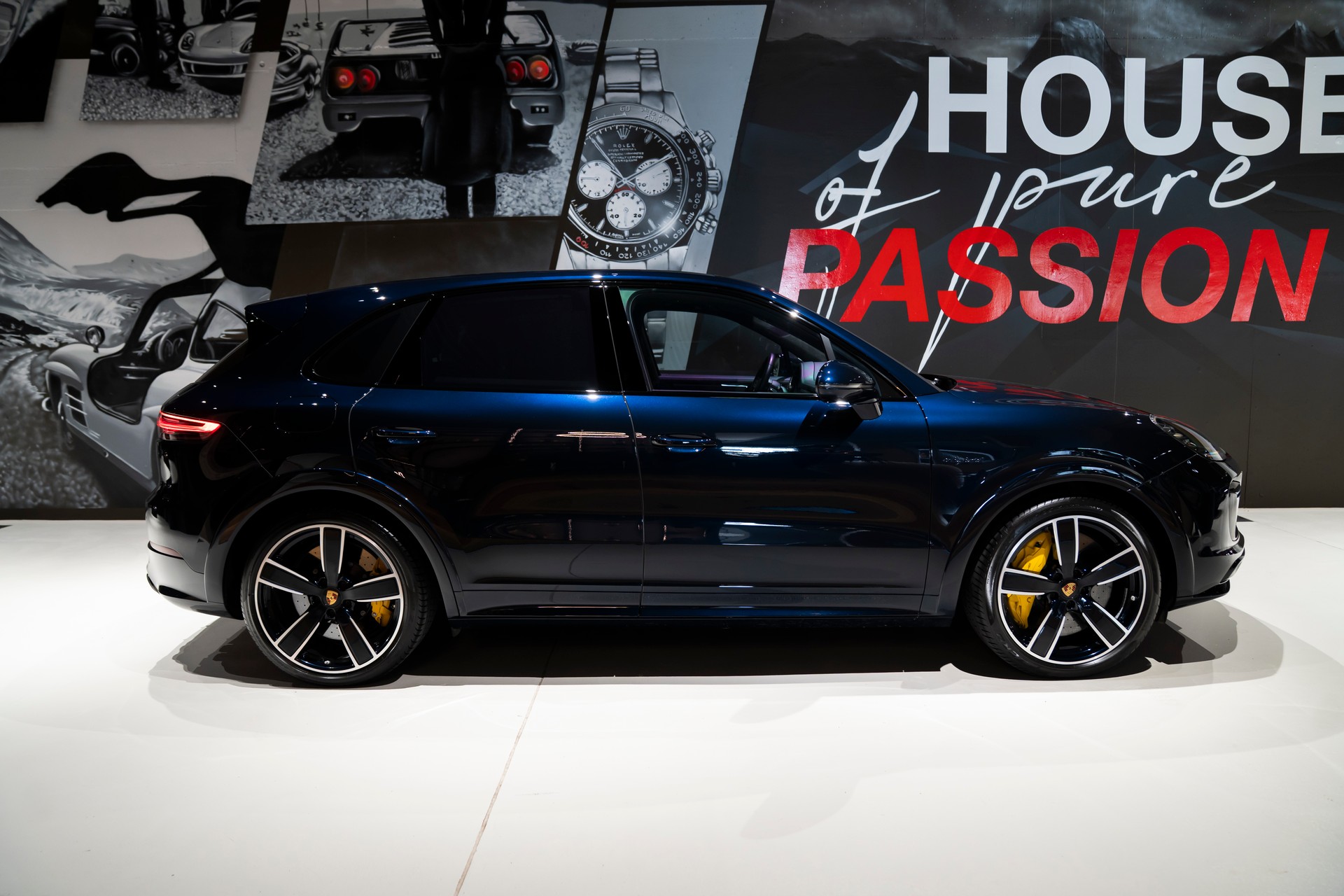 PORSCHE Cayenne Turbo S E-Hybrid-image-3
