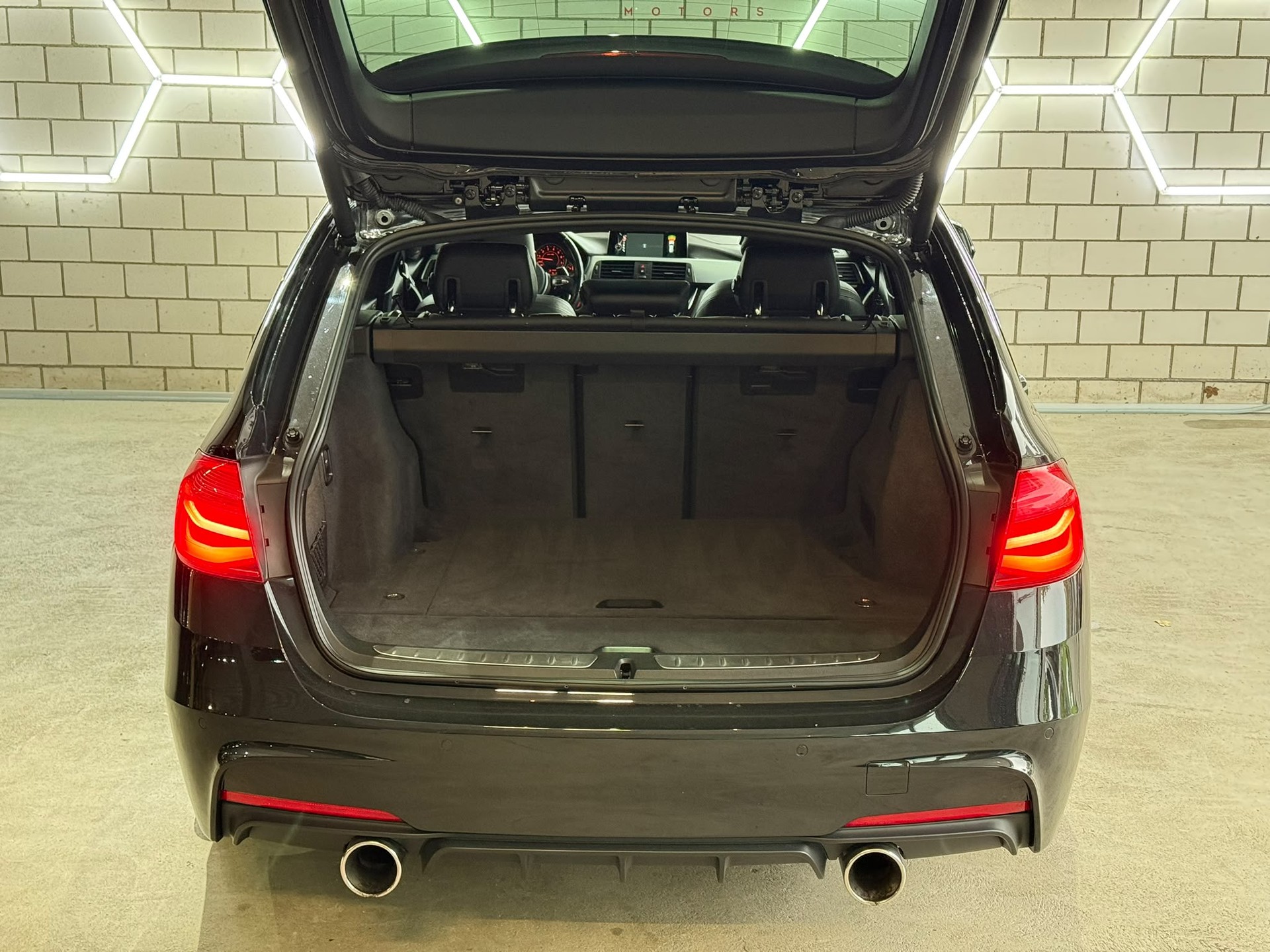 BMW 340i xDrive Touring M Sport Steptronic mit Power & Sound Kit-image-13