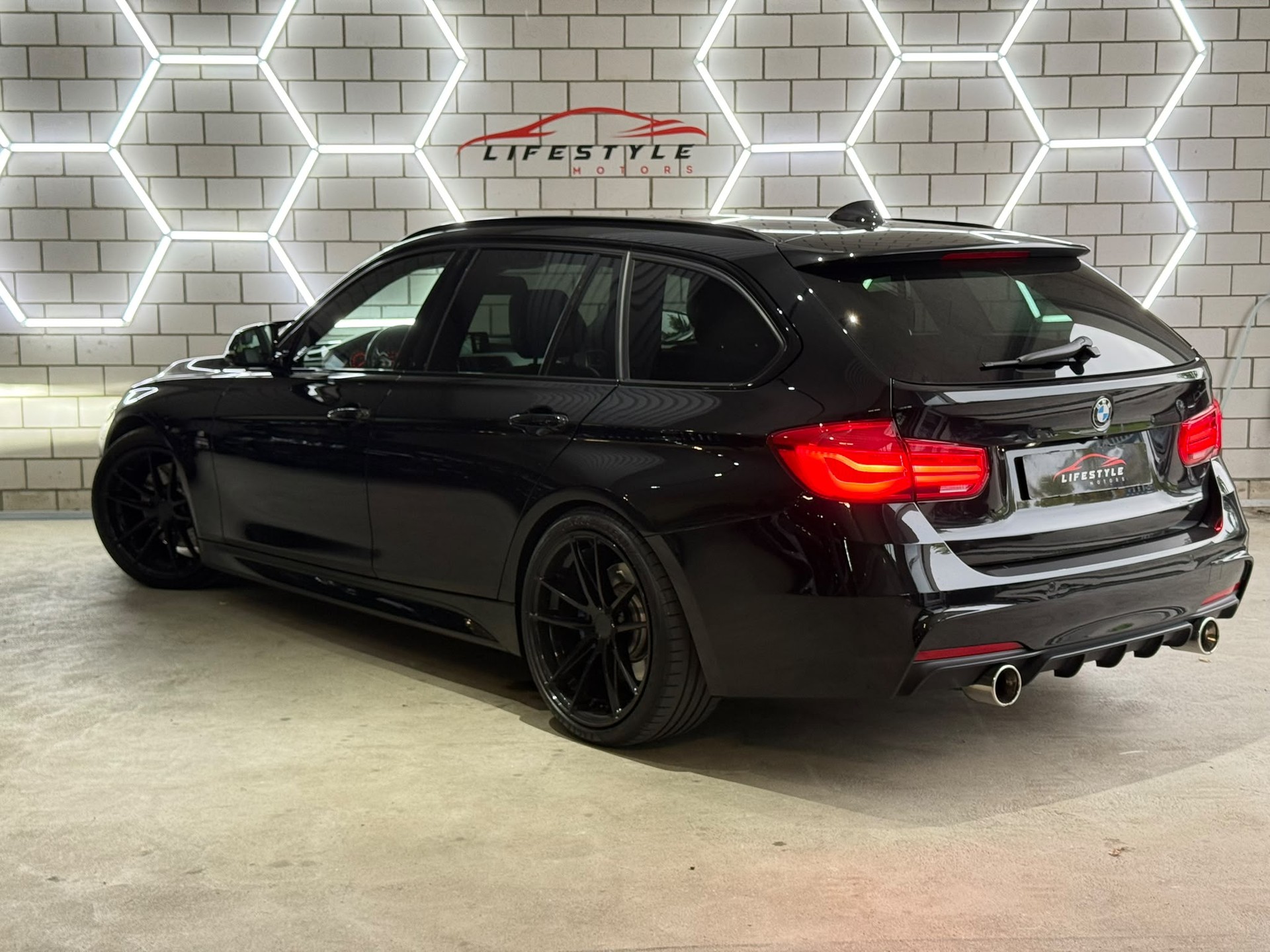 BMW 340i xDrive Touring M Sport Steptronic mit Power & Sound Kit-image-2