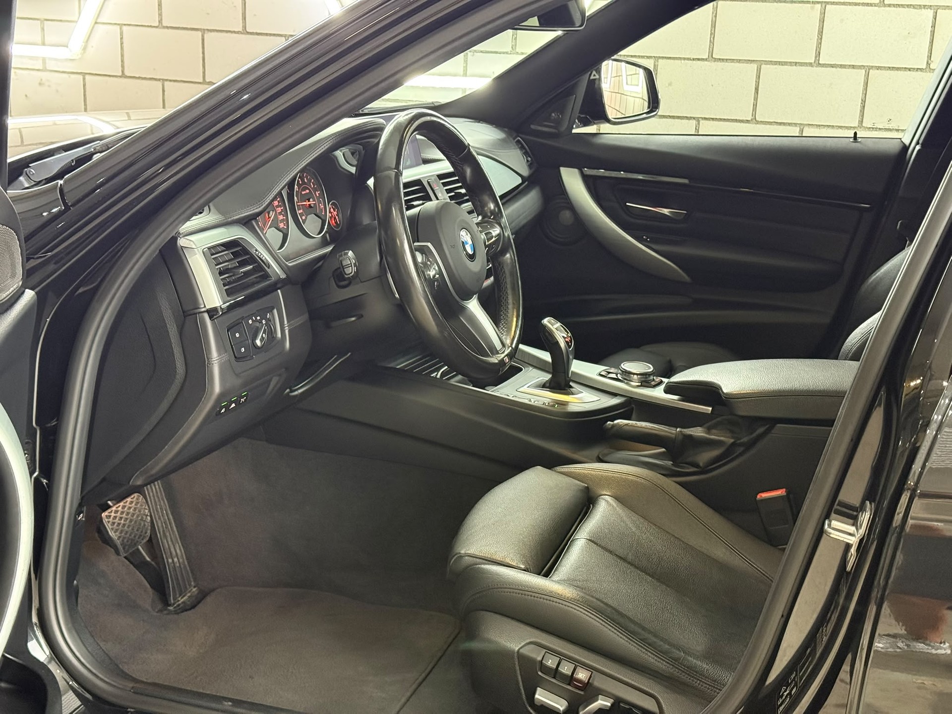 BMW 340i xDrive Touring M Sport Steptronic mit Power & Sound Kit-image-4
