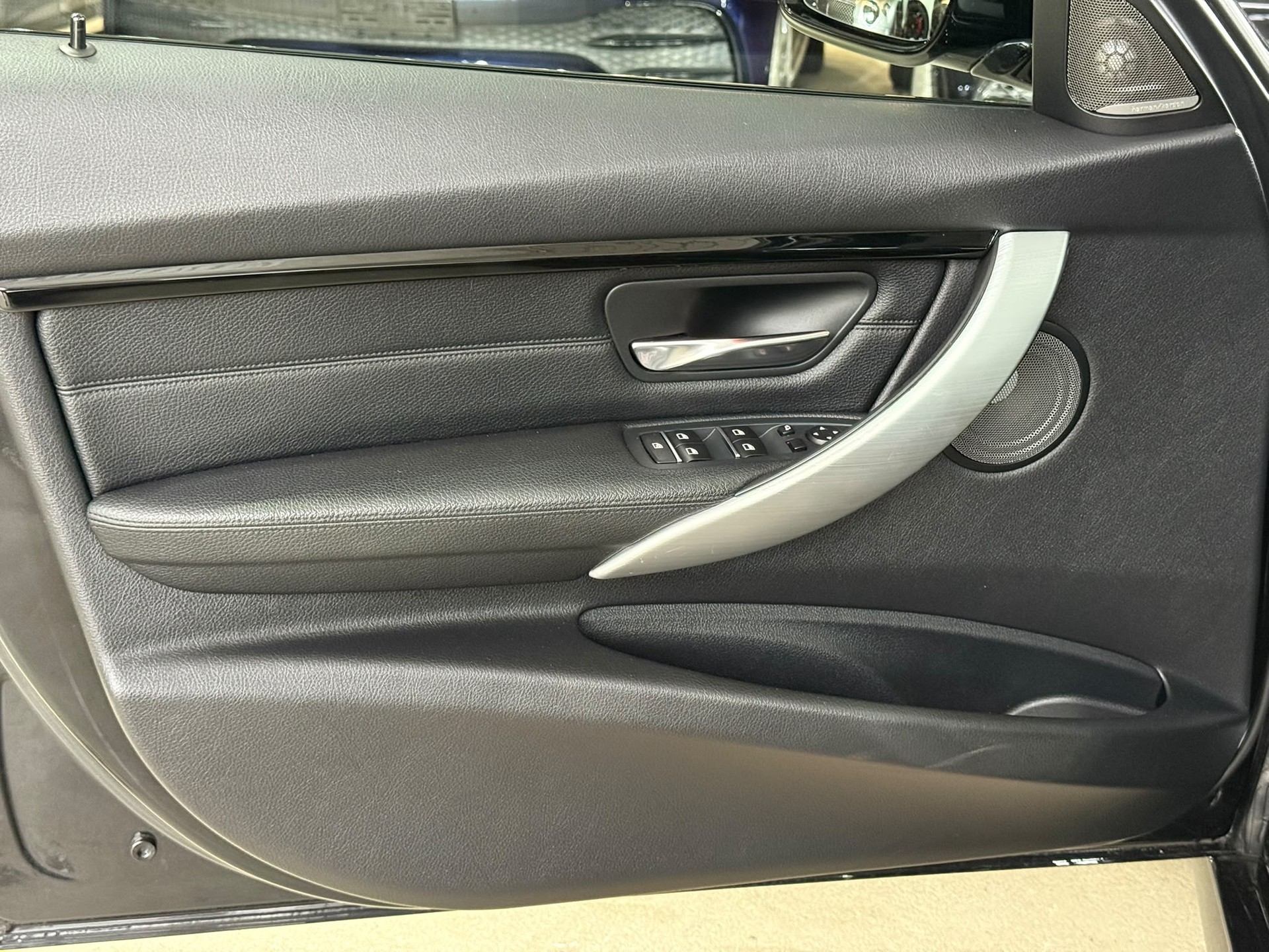 BMW 340i xDrive Touring M Sport Steptronic mit Power & Sound Kit-image-5