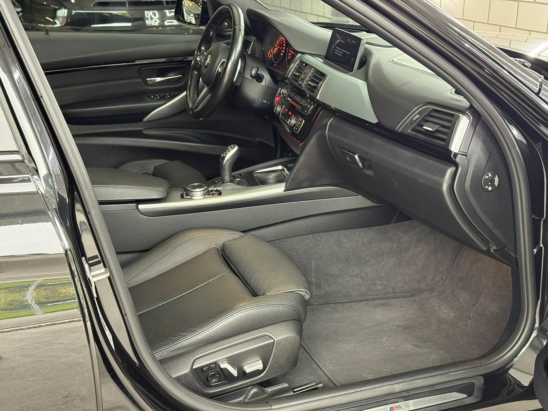 BMW 340i xDrive Touring M Sport Steptronic mit Power & Sound Kit-image-6