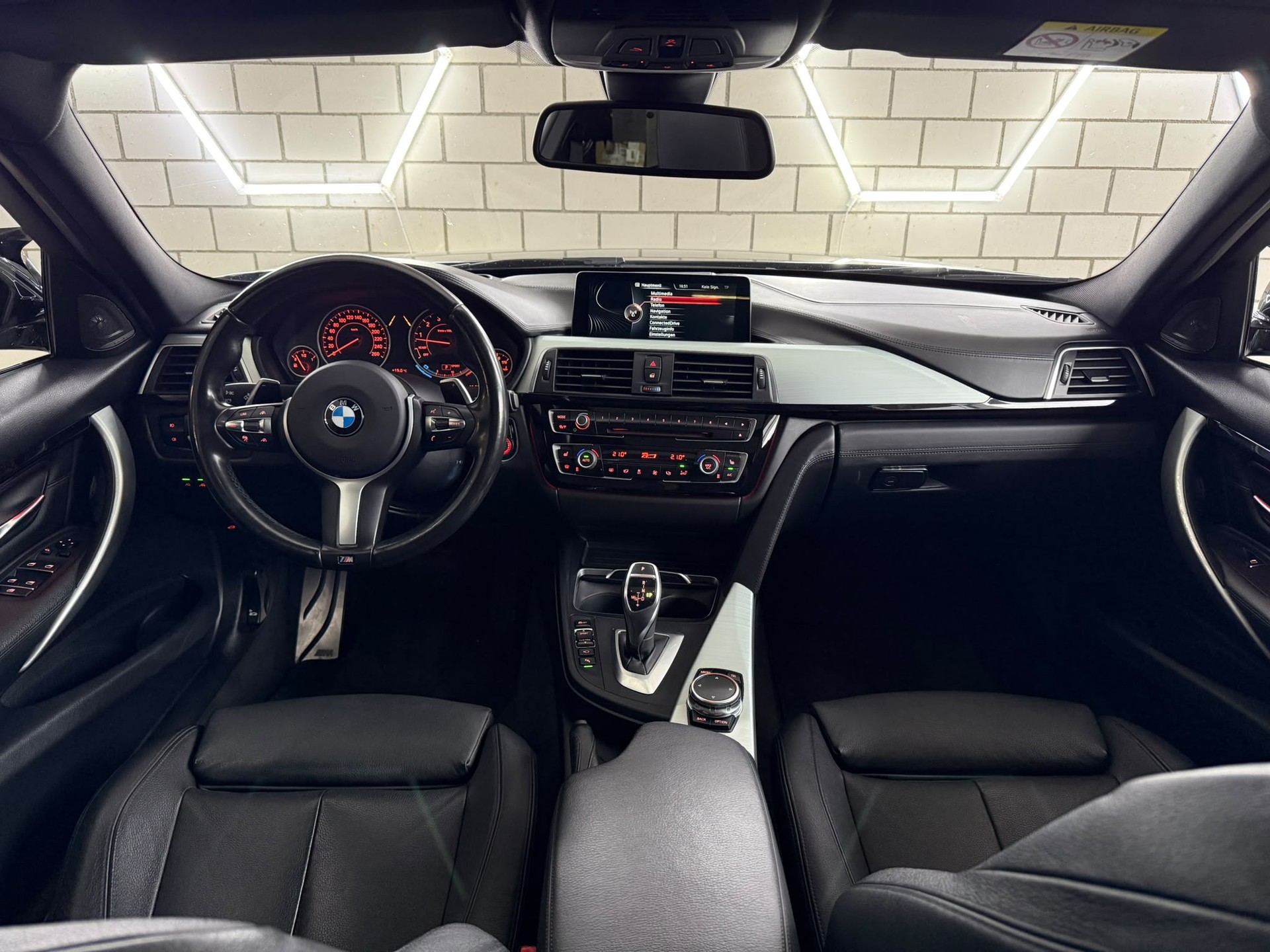 BMW 340i xDrive Touring M Sport Steptronic mit Power & Sound Kit-image-7