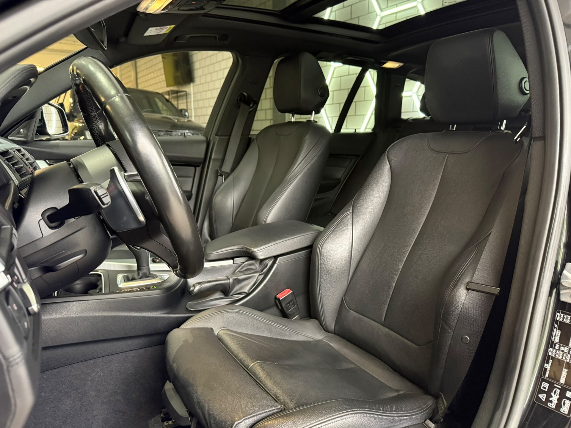 BMW 340i xDrive Touring M Sport Steptronic mit Power & Sound Kit-image-10