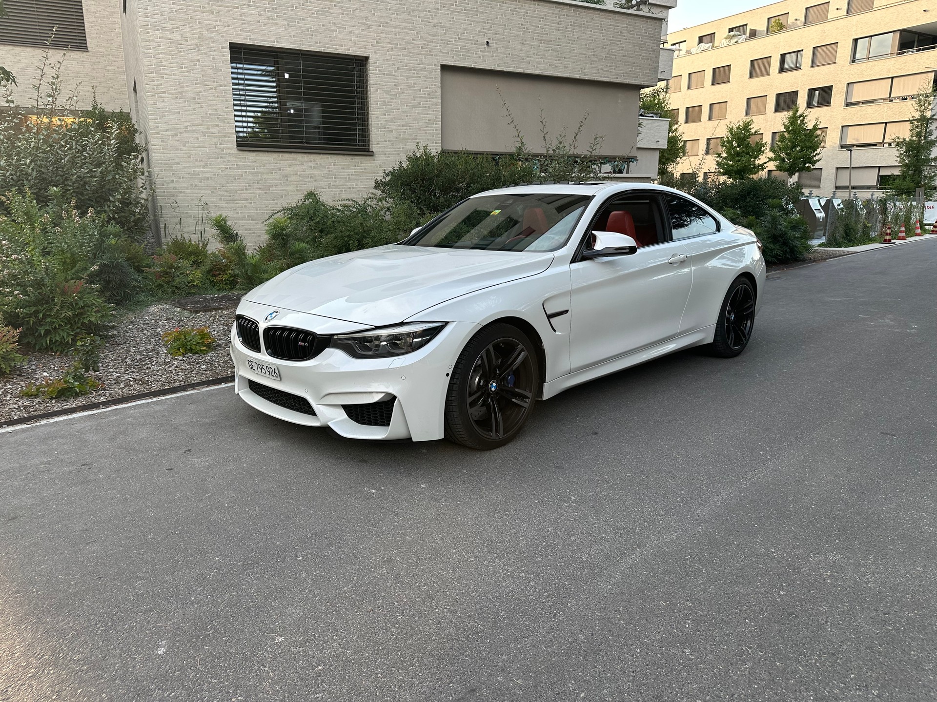 BMW M4-image-10