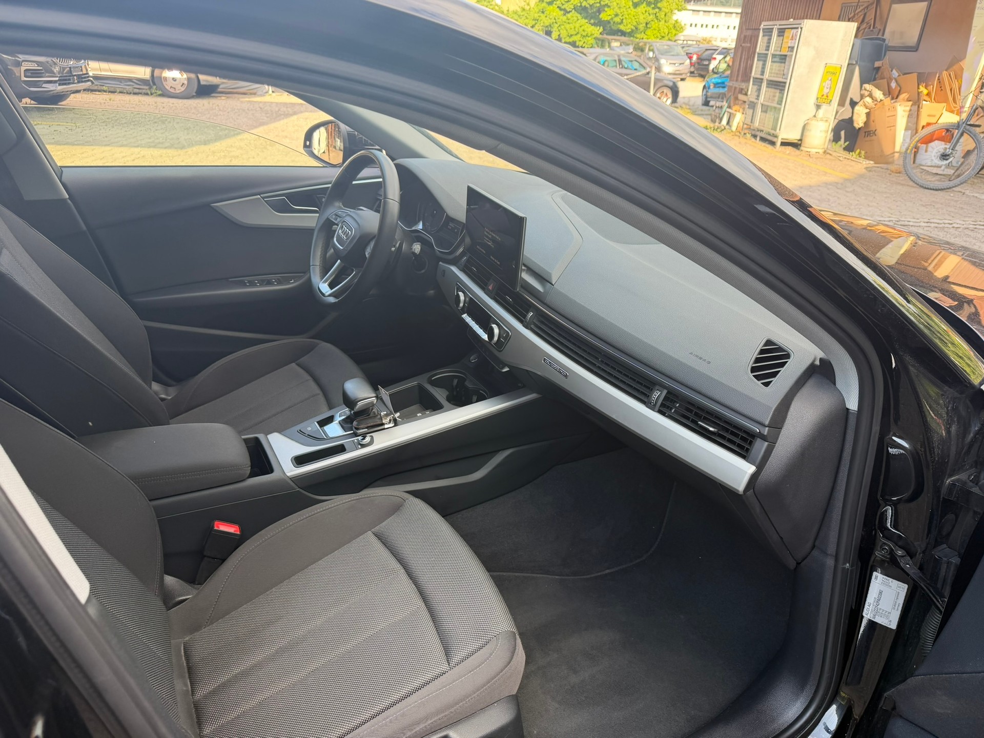 AUDI A4 Avant 40 TDI quattro S-tronic-image-10