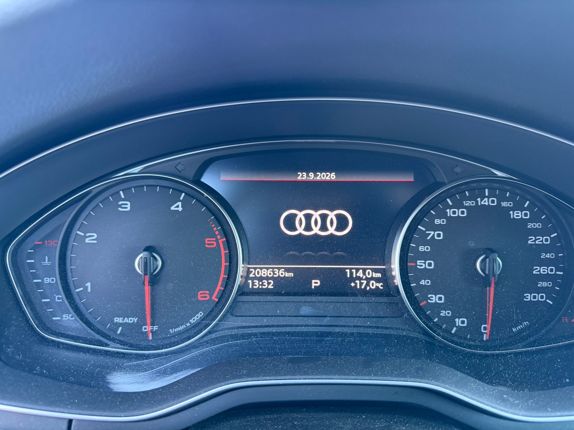 AUDI A4 Avant 40 TDI quattro S-tronic-image-12