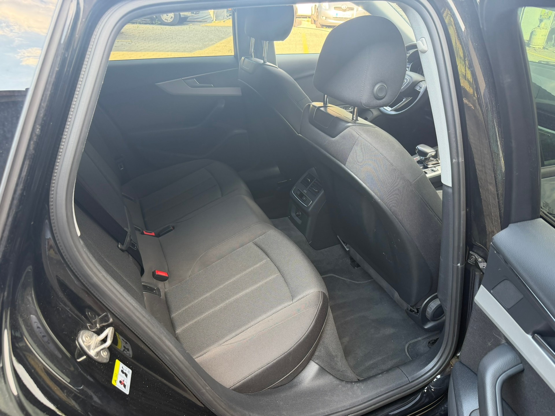 AUDI A4 Avant 40 TDI quattro S-tronic-image-11