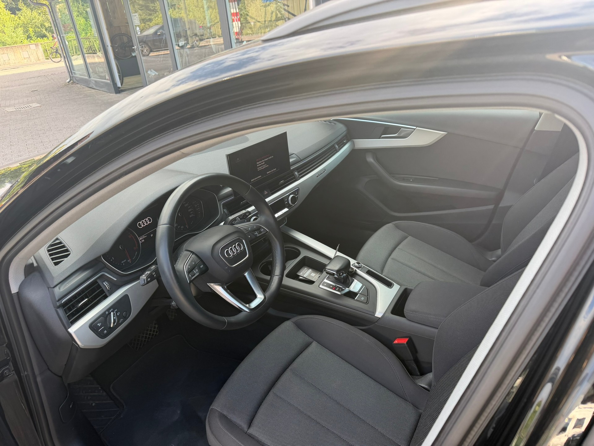 AUDI A4 Avant 40 TDI quattro S-tronic-image-9