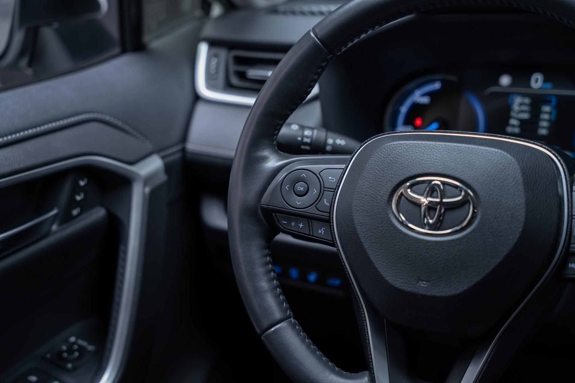TOYOTA RAV-4 2.5 HEV Premium / CH-Fahrzeug / Panorama-Glasdach / 360°Kamera /-image-29