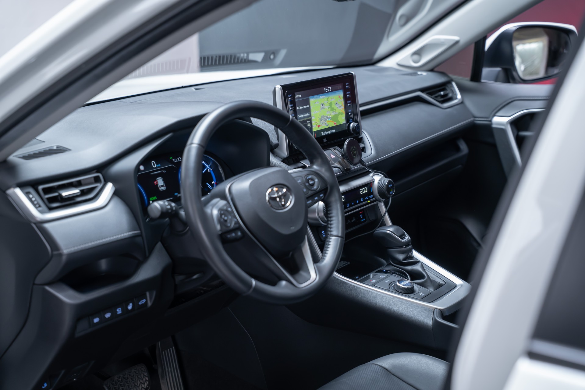 TOYOTA RAV-4 2.5 HEV Premium / CH-Fahrzeug / Panorama-Glasdach / 360°Kamera /-image-14