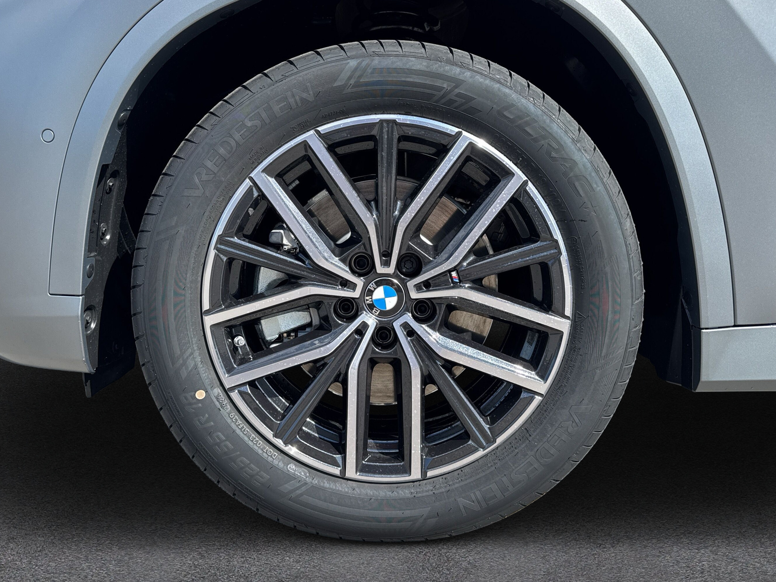 BMW iX1 eDrive 20 Edition M Sport-image-16