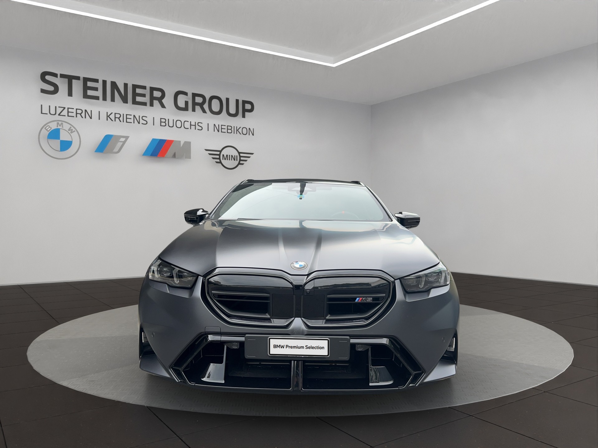 BMW M5 xDrive Touring-image-2