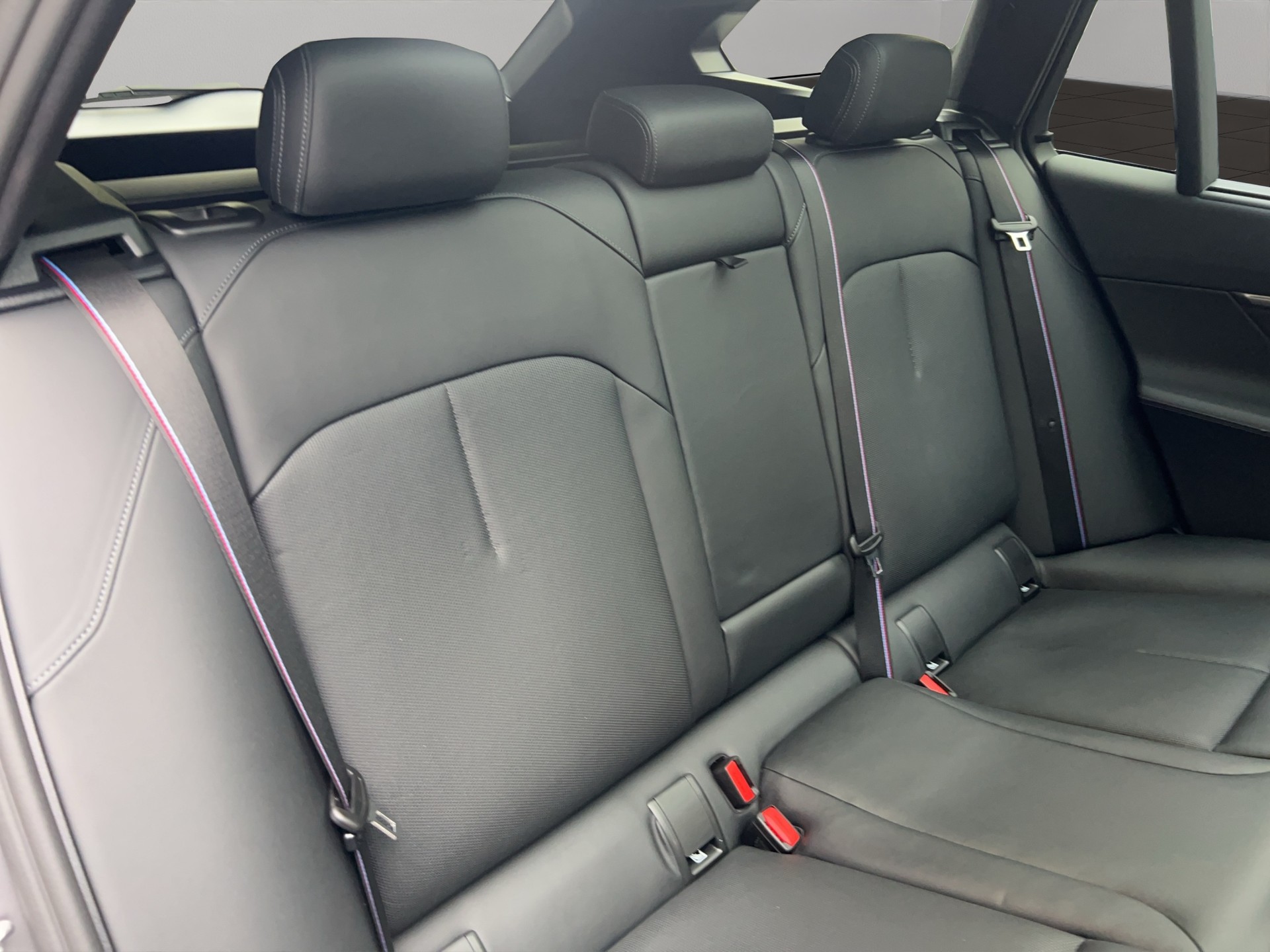 BMW M5 xDrive Touring-image-22