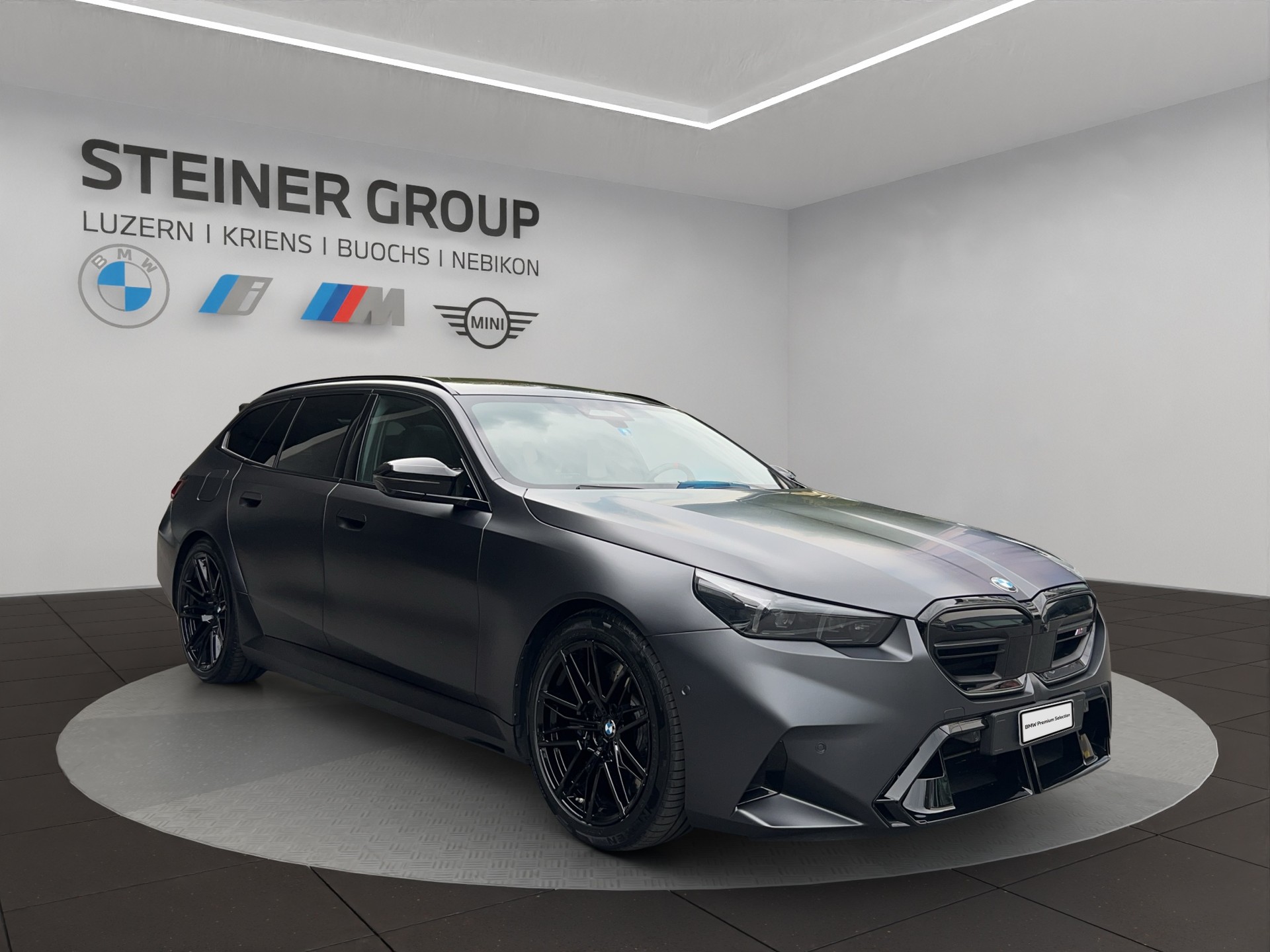 BMW M5 xDrive Touring-image-3